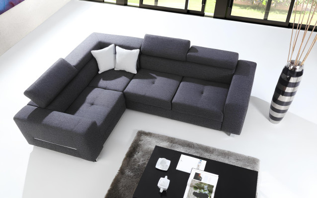 Moderns pelēks dīvāns ar gultas funkciju