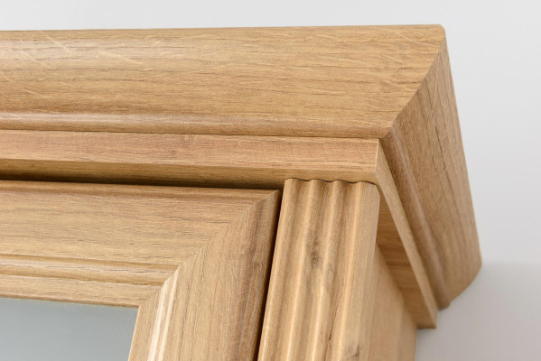 Masīva koka plaukts virtuvei un vannas istabai