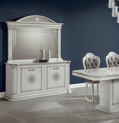 Luksusa mobilā kumode ar klasisku koka dizainu