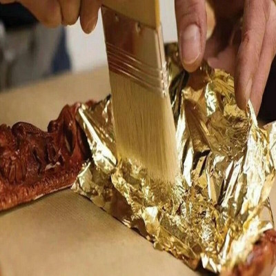 Ēdamistabas komplekts ar 4 klasiskām krēslām 5 daļās.