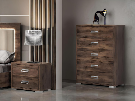 Koka kumode mūsdienu guļamistabai