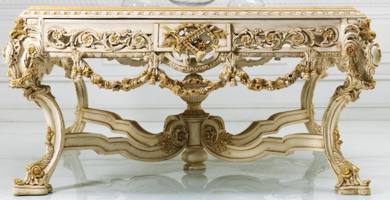 Antīka stila masīvkoka ēdamgalds