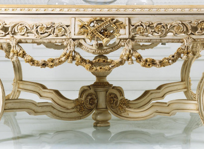 Antīka stila masīvkoka ēdamgalds