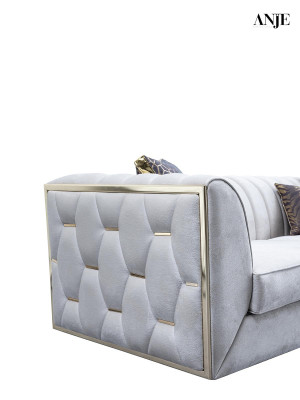 Mūsdienu trīs sēdvietu nerūsējošā tērauda dīvāns viesistabas mēbeles