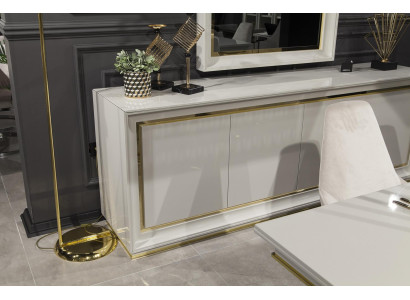 Mūsdienīgs un grezns sienas spogulis ar baltu rāmīti