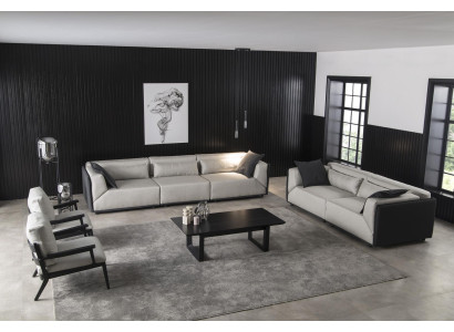 Četri baltie krēsli luksusa viesistabai