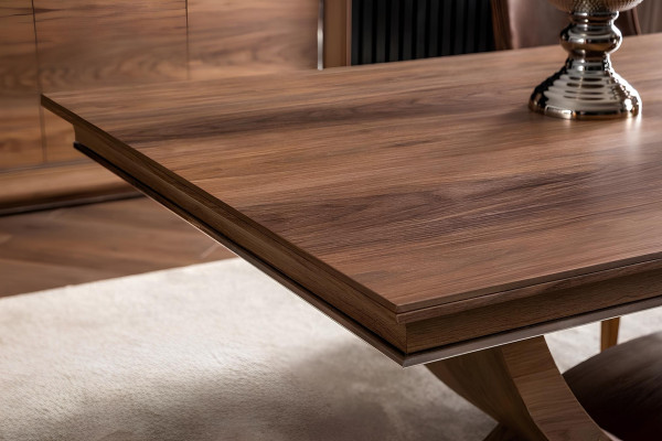 Eleganta ēdamgalda ar kājām