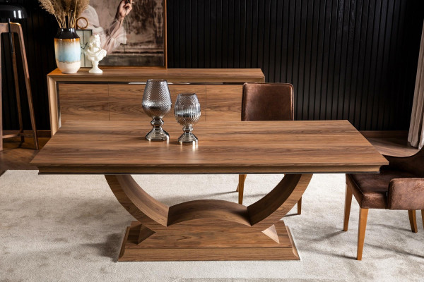 Eleganta ēdamgalda ar kājām