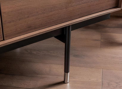 Ēdamistabas komplekts ar melnām krēsliem Ēdamistabas komplekts ar melnām krēsliem