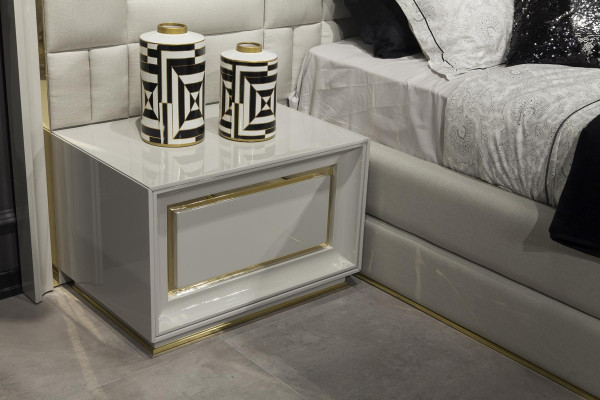 Balta zelta guļamistabas mēbeļu komplekts 4 gabali nakts galds