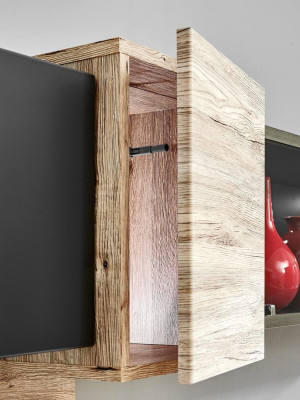 Moderns sienas ansamblis viesistabai ar pelēkiem plauktiem un televizora statīvu