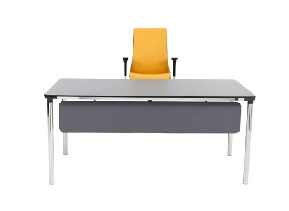 Luksusa biroja galds eleganta darba atmosfērā