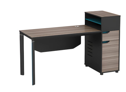 Birojs ar koka efektu brūnā krāsā, aprīkots ar uzglabāšanas un kabeļu pārvaldības vietu