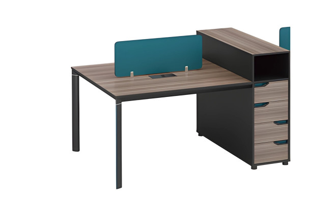 Mūsdienīgs birojs ar uzglabāšanas vietu, nodalījuma paneli un koka izskatu