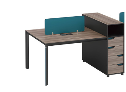 Mūsdienīgs birojs ar uzglabāšanas vietu, nodalījuma paneli un koka izskatu