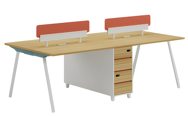 Darba galds grupā, kopīgs galds vairākiem cilvēkiem