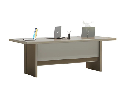 Elegants pelēks un bēšs kafijas galdiņš ar lielu darba virsmu