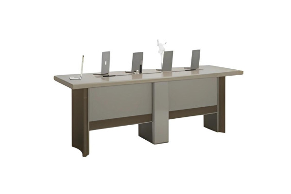 Modernas gaiši pelēkas konferenču galds