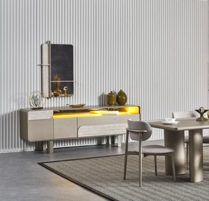 Eleganta bežīga koka konsolē ar spoguli