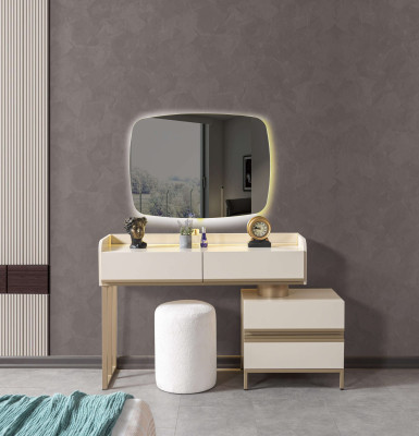 Mūsdienīgs spoguļu galds