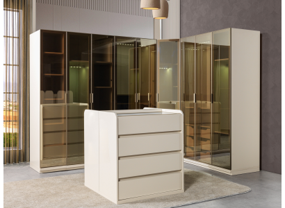 Mūsdienīga stūra kaste ar izliekumu guļamistabai