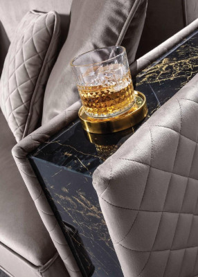 Luksusa dīvāns 3 vietēs Moderns dizains Polster Tekstils Dīvāni Sēžamvietas Itāļu mēbeles.