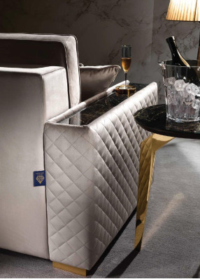 Luksusa dīvāns 3 vietēs Moderns dizains Polster Tekstils Dīvāni Sēžamvietas Itāļu mēbeles.