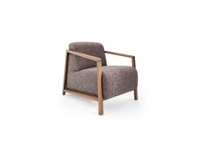 Stilīgs kompakts Mid-Century krēsls no koka un polsterēta auduma.