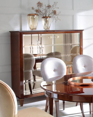 Sideboard Kommode Skapja Klasiskas luksusa skapji Dzīvojamā istaba Klasiskais brūns