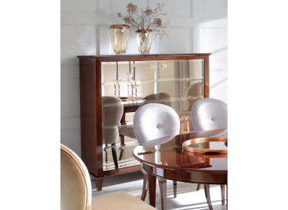 Sideboard Kommode Skapja Klasiskas luksusa skapji Dzīvojamā istaba Klasiskais brūns