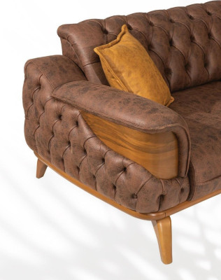 Trīsvietīga dīvāna luksusa sēdekļi Chesterfield ādas brūnā dizaina dzīvojamā istaba.
