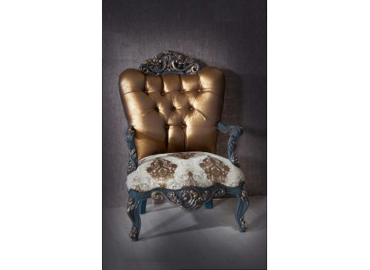 Chesterfield dizaina krēsls ar zelta atzveltni dzīvojamajai istabai.