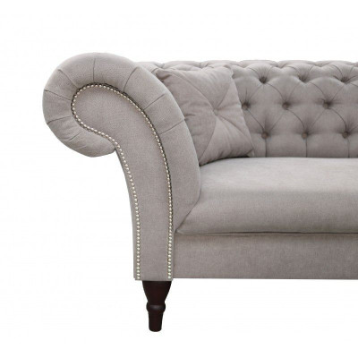 Chesterfield dizaina dīvāns ar polsterējumu no ādas un tekstila dīvāns, divi dīvāni, trešais ir jauns.