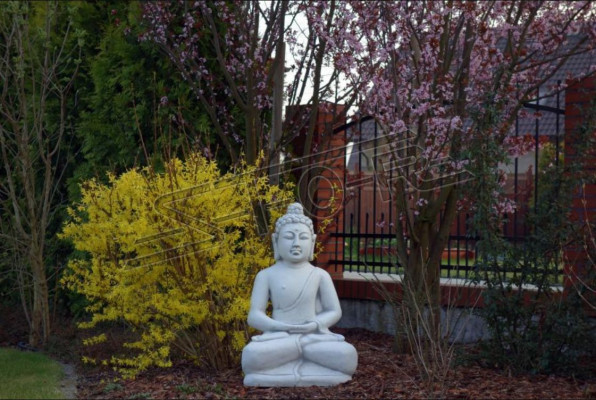 Buddas skulptūra akmeņu imitācijā. Dekoratīva liela skulptūra dārzam.