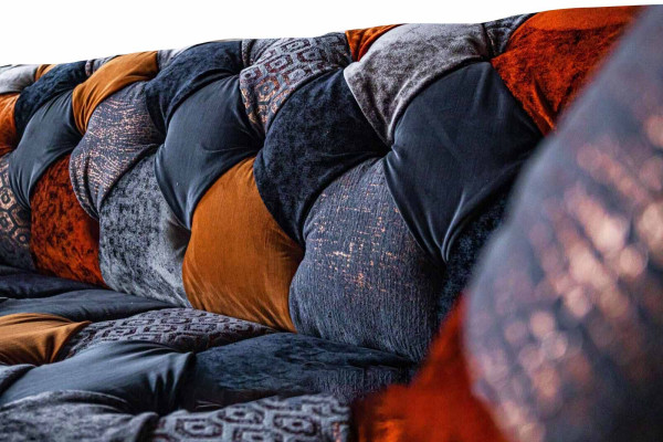 Chesterfield 3 vietu dīvāns ar auduma velveta luksusa polsteri, liela velveta sēdeklīdzene.