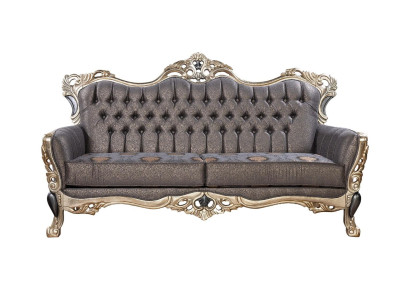 Klasiska 3-vietīga baltā krāsas auduma mīkstā sofa ar tekstila sēdekli un dizainu.