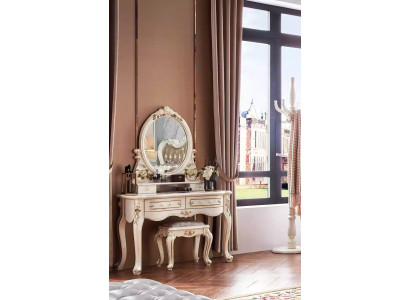 Elegantā guļamistabas komplektā ietilpst grims galda ar spoguli un soli 2 gabali.