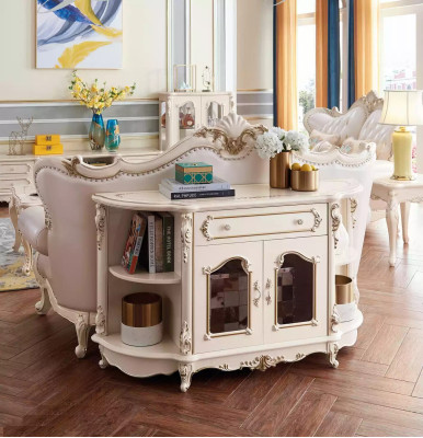 Sideboard dzīvojamā istabā klasiski mēbeles iekšējam apdarei.