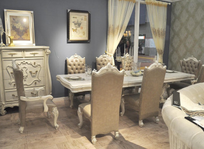 Vecveša ēdamistabas komplekts. Liels ēdamgalds ar ādas Česterfīldas krēsliem.