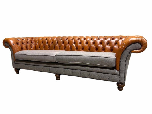 Klasiskā 4-vietīgā Chesterfield dīvāns brūnā krāsā - augstas kvalitātes tekstils un elegants ādas dizains