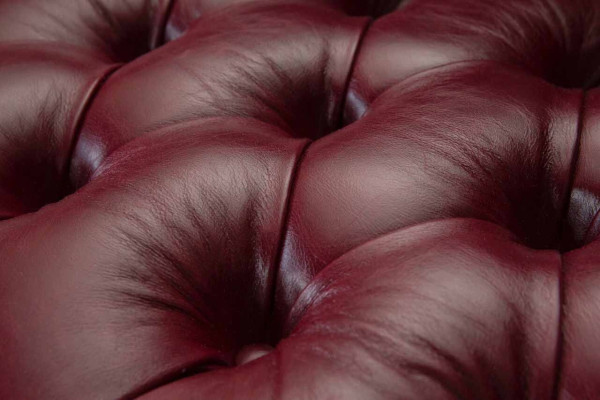 Chesterfield 3 sēdvietu ādas dīvāns ar polsterējumu, luksusa brūns gultas dīvāns 230 cm.
