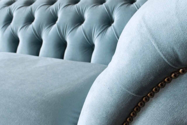 Chesterfield 3 sēdvietu auduma mīkstais dīvāns ar jaunāko stilu audumu modernajā stilā