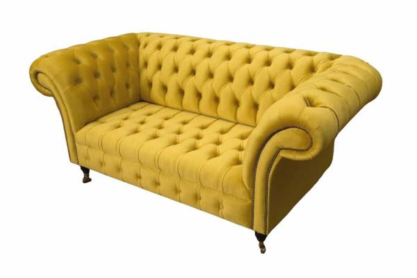 Chesterfield dīvāns, dīvāns, ar diviem sēdekļiem, dzīvojamā istaba, dīvāni, dzeltena krāsā.