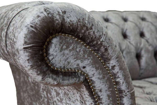Chesterfield krēsla dizains mīksta dīvāns čība ar chesterfield audumu sudraba krāsā.