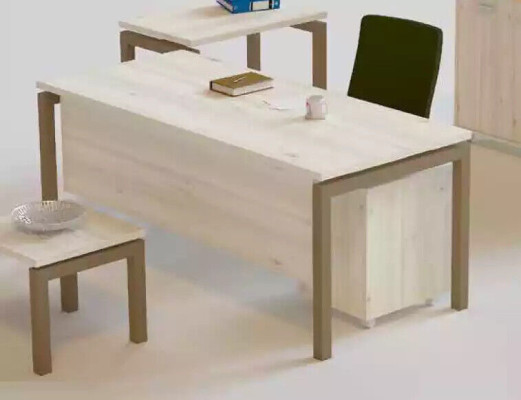 Moderns rakstāmgalds, luksusa biroja mēbeles, koka galds darba istabai.