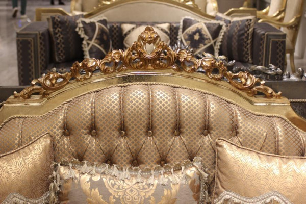 Sofas komplektā 331 vietiņa audums Komplektā Iekļauts dīvāns, fotelis, koka sēdeklis Chesterfield