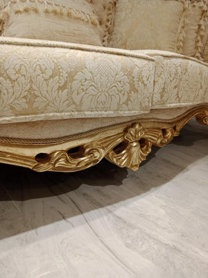 Chesterfield 3 vietu dizaina dīvāns ar auduma pārklājumu. Jauns.