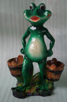 Dizaina vāze varavīksnī skulptūra statuja/statuete figūras skulptūras dārzā.