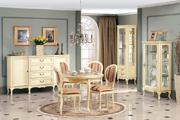 Klasisko ēdamistabas komodu galdu krēsliem vitrīnai Krieviķu modeļi Versaļa1