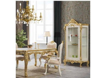 Luksusa ēdamistabas krēsls bez balta-balti toņiem un zelta elementiem, klasiski izstrādāts